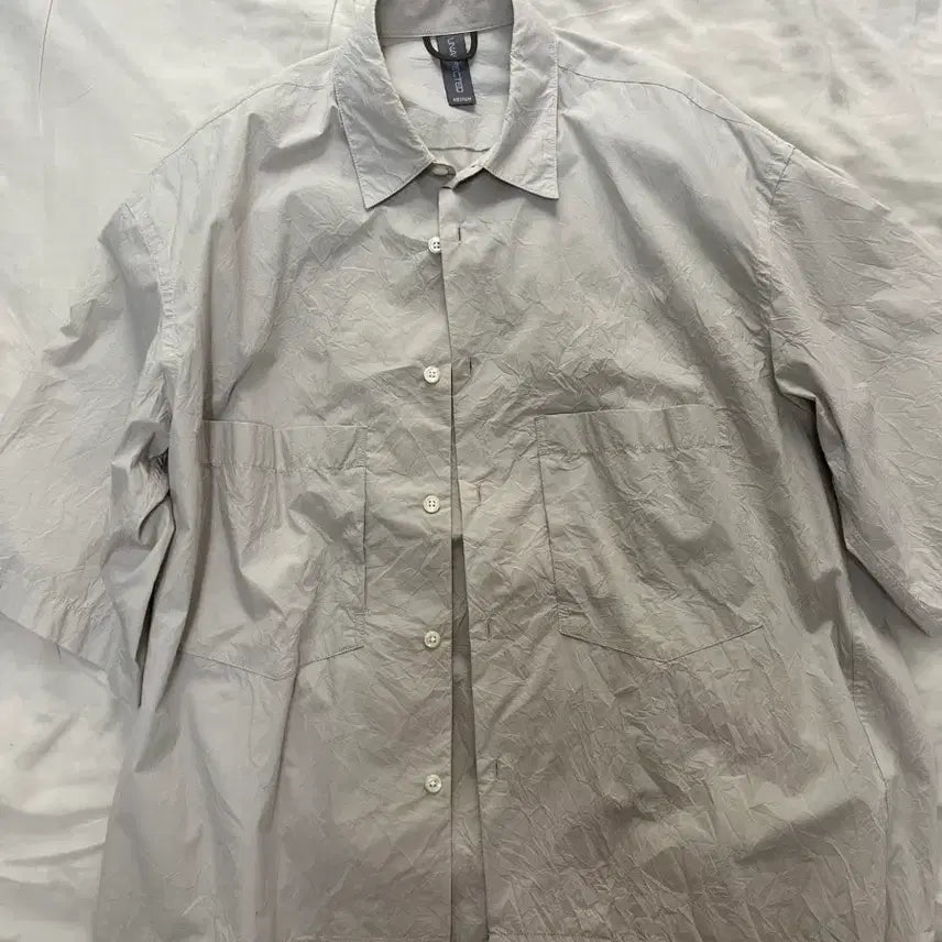 [BUNJANG] Unaffected Short Sleeve Shirt - Light Gray, Size M / 언어펙티드 반팔셔츠 M