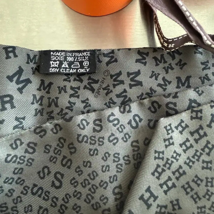 [SOLD OUT] 에르메스 트윌리 레어한 컬러감 그레이 미사용