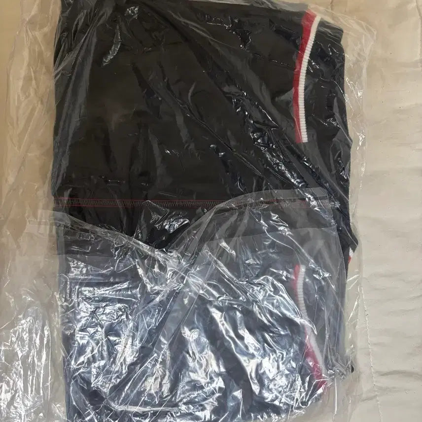 [SOLD OUT] T1 2025 유니폼 자켓 블랙 미개봉