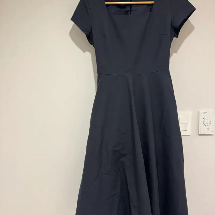 [BUNJANG] Sie Back Slit Short Sleeve Dress / 시에(sie) 뒷트임 반팔 원피스