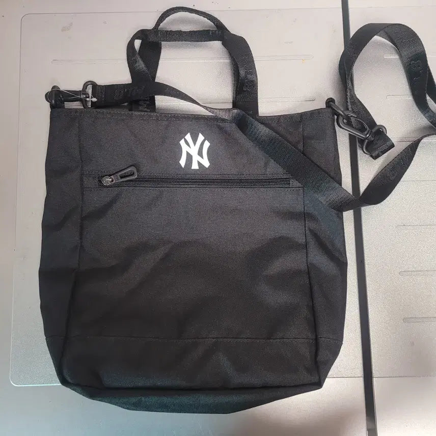 [BUNJANG] MLB New York Yankees Black Tote &amp; Shoulder Bag / MLB 뉴욕 양키스 블랙 토트백 겸 숄더백