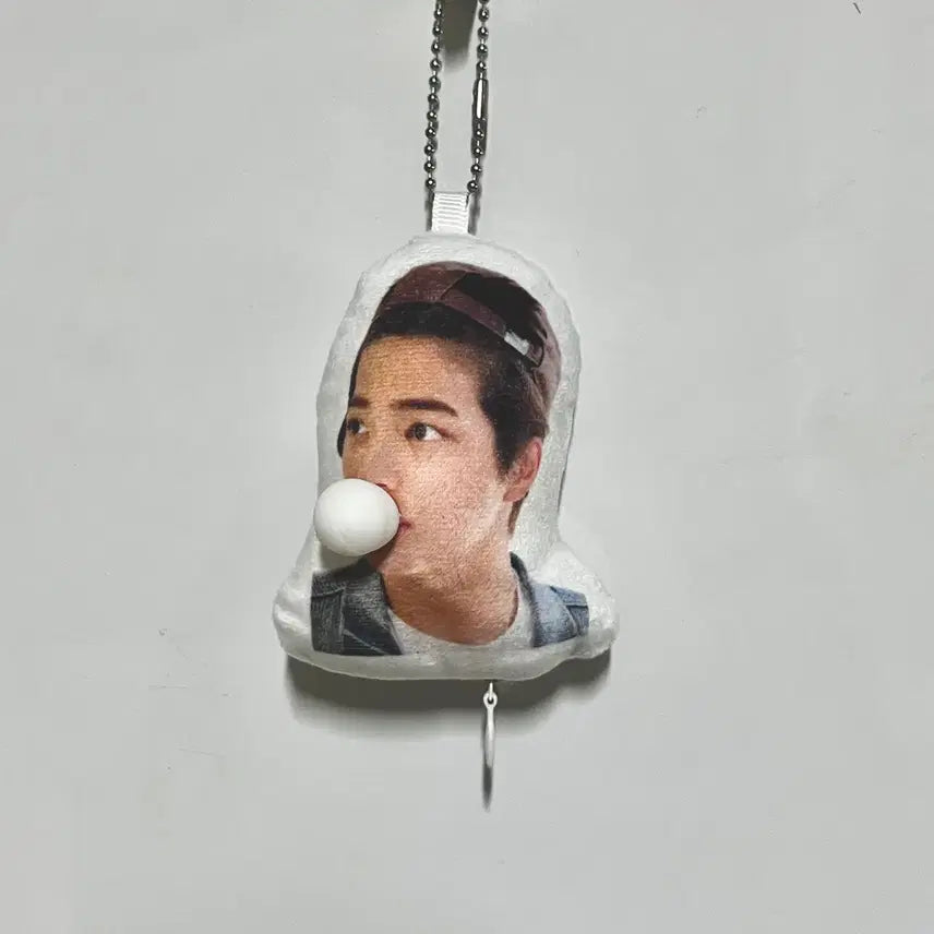 [BUNJANG] Cortis Gunho Bubble Gum Keychain / 코르티스 건호 풍선껌 키링