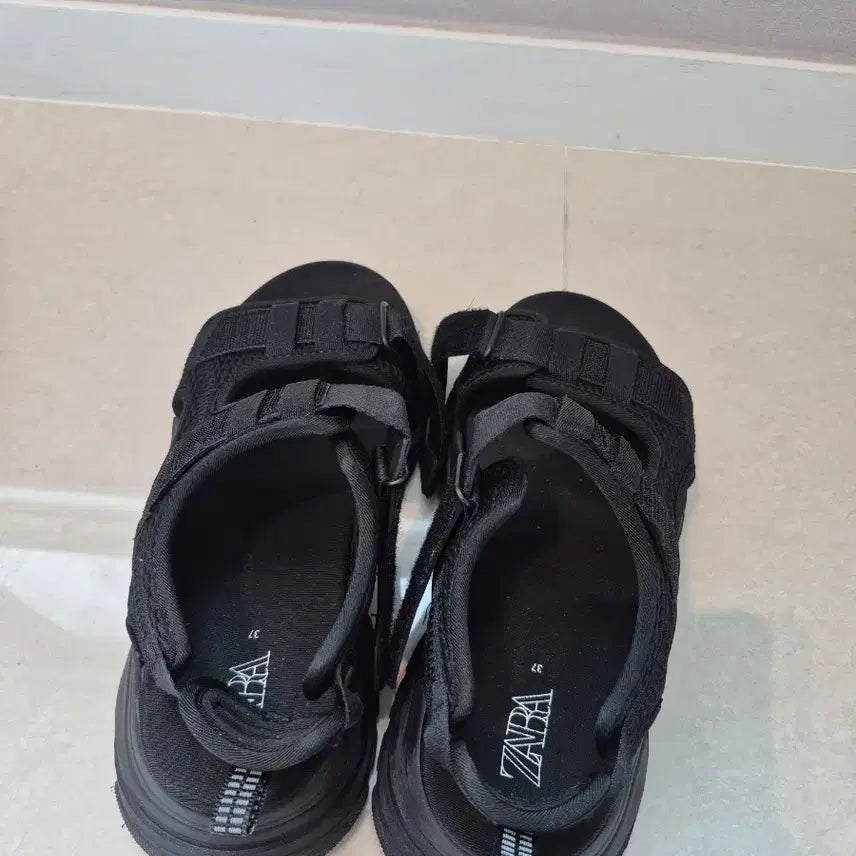 [BUNJANG] ZARA 블랙 샌들 240 / ZARA 블랙 샌들 240