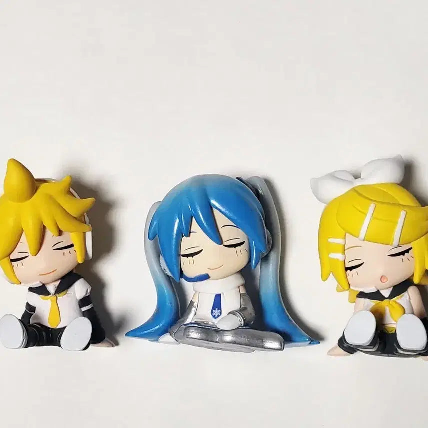 [BUNJANG] Vocaloid Miku Shoulder Hug Figure Gacha Set / 보컬로이드 미쿠 어깨쿵 가챠 3종 피규어