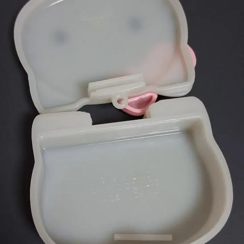 [BUNJANG] Vintage Hello Kitty Candy Case Necklace / 구함)고전 키티 캔디 케이스 보관함 소품함 목걸이 빈티지 얼굴 페이스