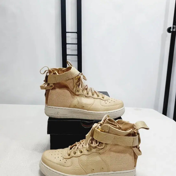 [BUNJANG] Nike Air Force 1 Mid SF Special Field Mushroom Beige / 나이키 에어포스1 미드 sf 스페셜필드 머쉬룸 베이지 240