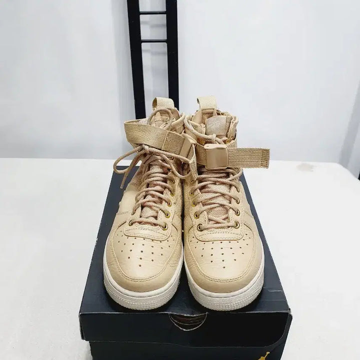 [BUNJANG] Nike Air Force 1 Mid SF Special Field Mushroom Beige / 나이키 에어포스1 미드 sf 스페셜필드 머쉬룸 베이지 240