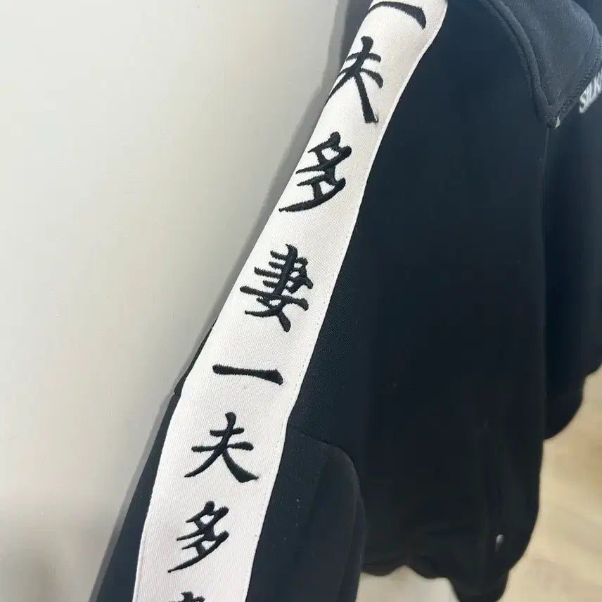 [SOLD OUT] 실크모스하우스 일부다처 트랙탑