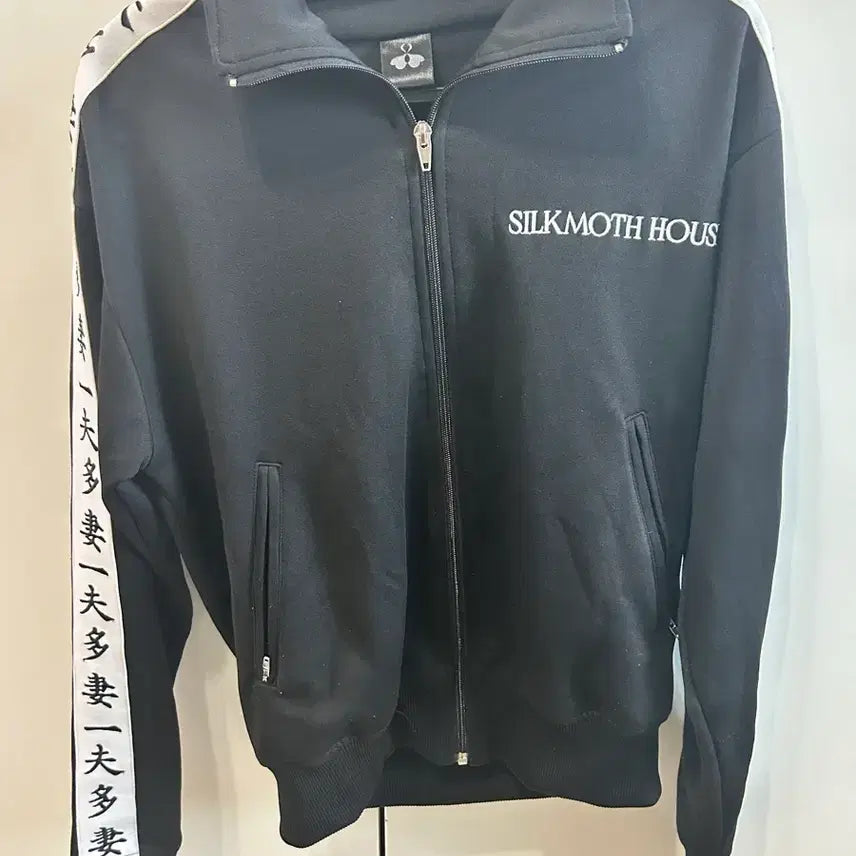 [SOLD OUT] 실크모스하우스 일부다처 트랙탑