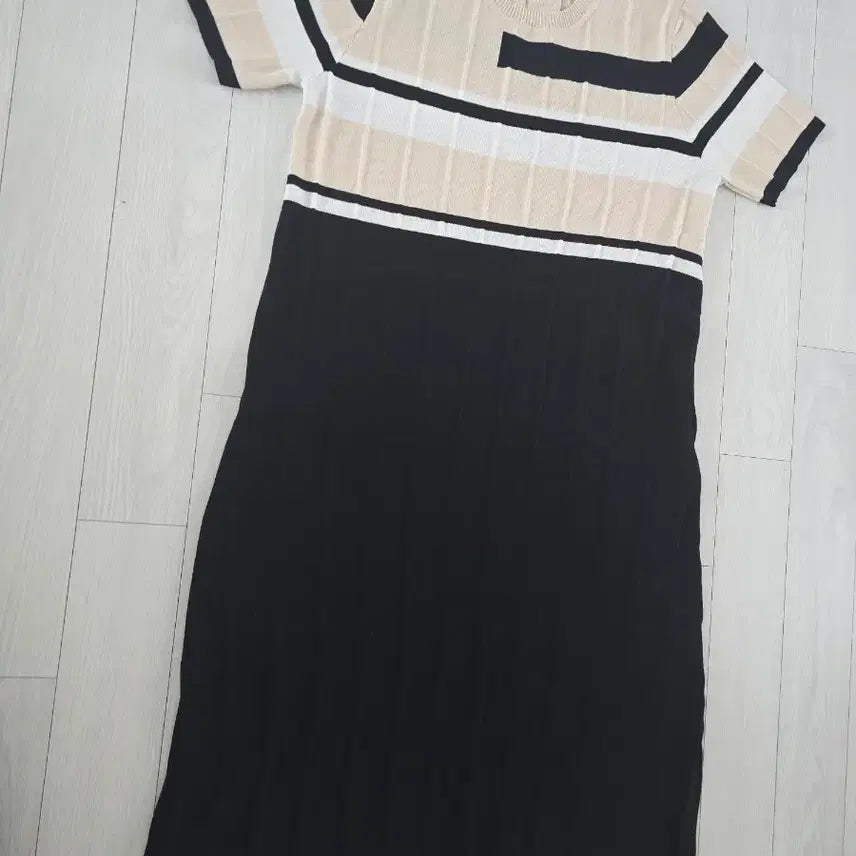 [BUNJANG] Color Block Knit Long Dress / 배색 니트 반팔 롱 원피스