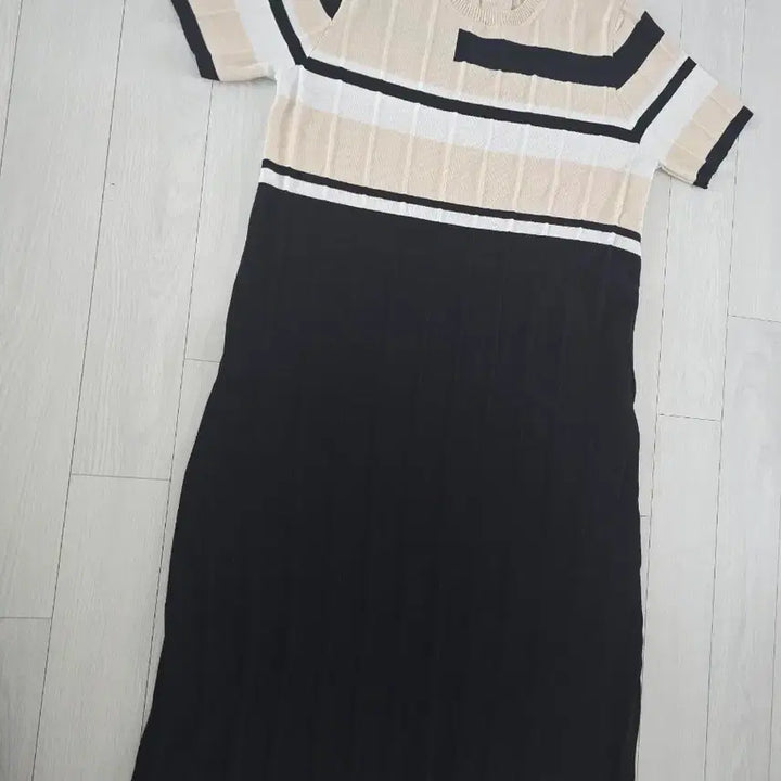 [BUNJANG] Color Block Knit Long Dress / 배색 니트 반팔 롱 원피스