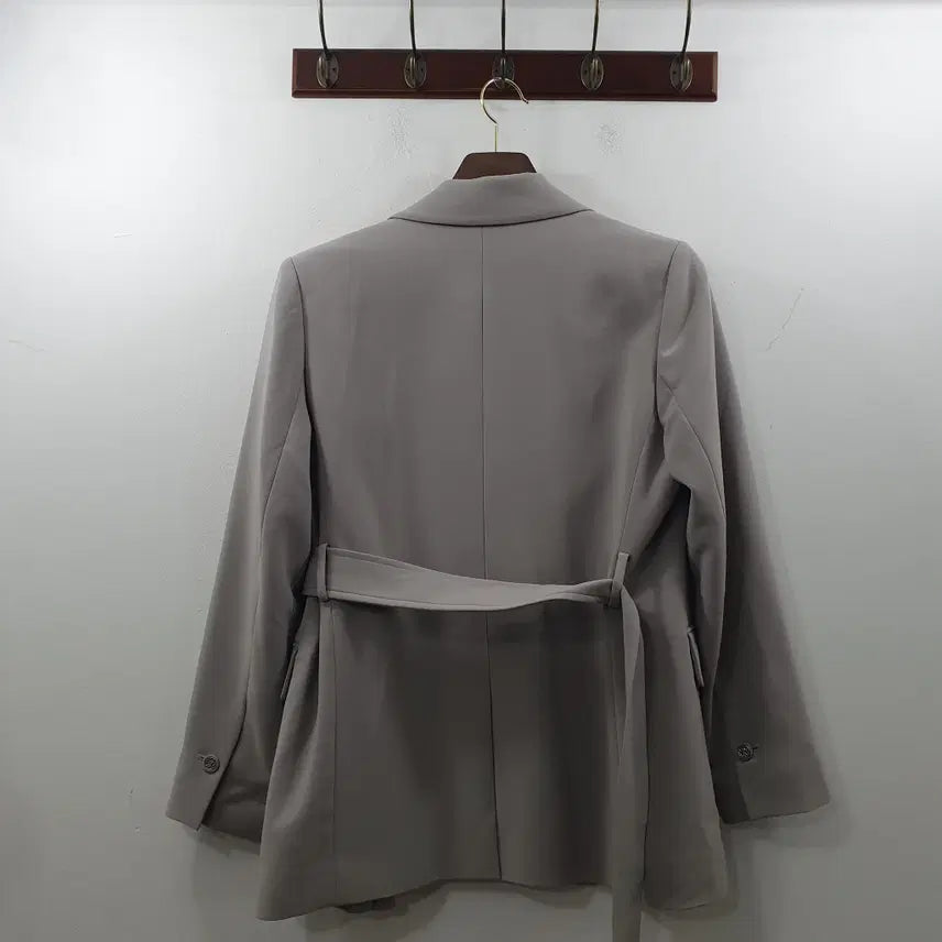 [SOLD OUT] 88 로엠 여성 그레이 허리벨트 포인트 자켓