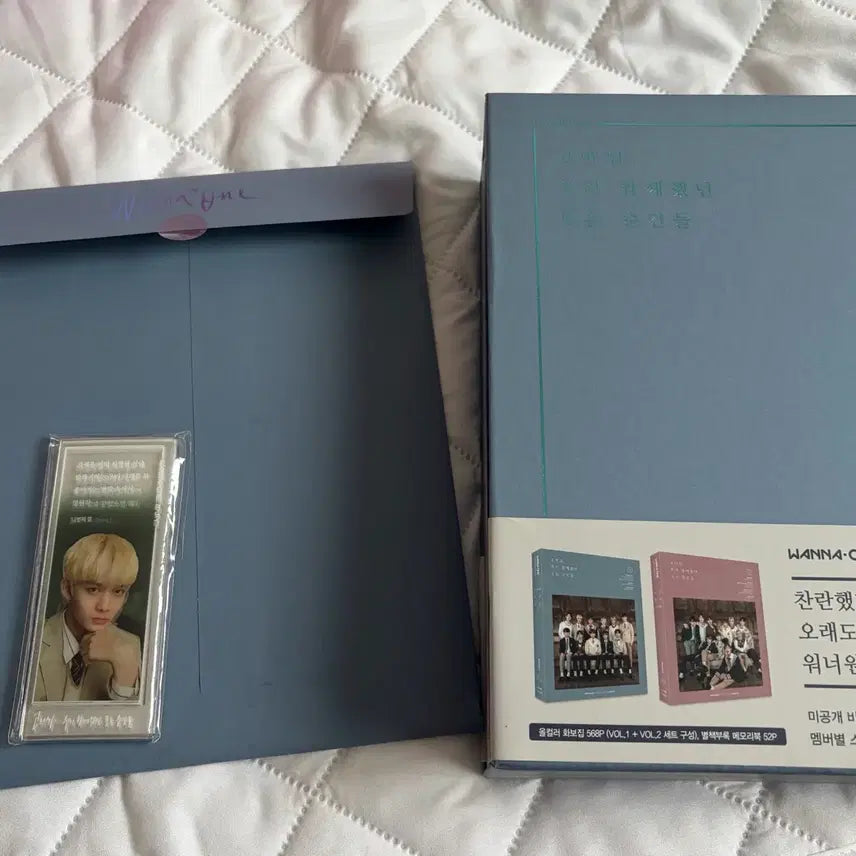 [BUNJANG] Wanna One Photo Essay + Mini Poster Bundle / 워너원 포토에세이 + 미니 포스터, 책갈피