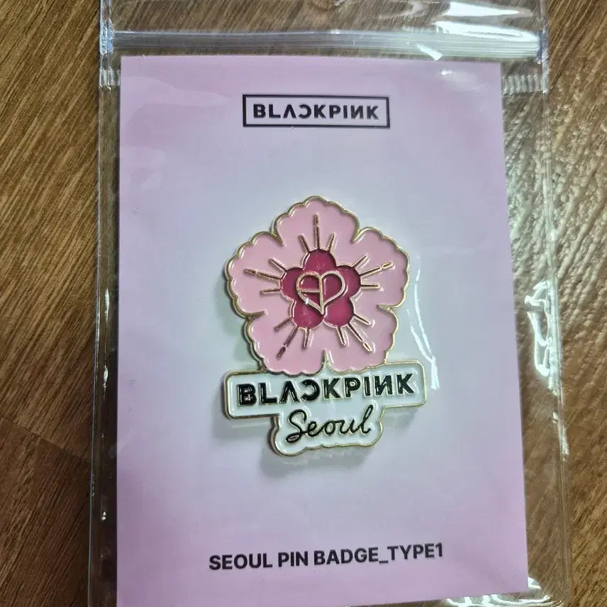 [BUNJANG] BLACKPINK Seoul Mugunghwa Pin Badge TYPE1 / BLACK PINK 블랙핑크 서울 무궁화 핀뱃지 TYPE1