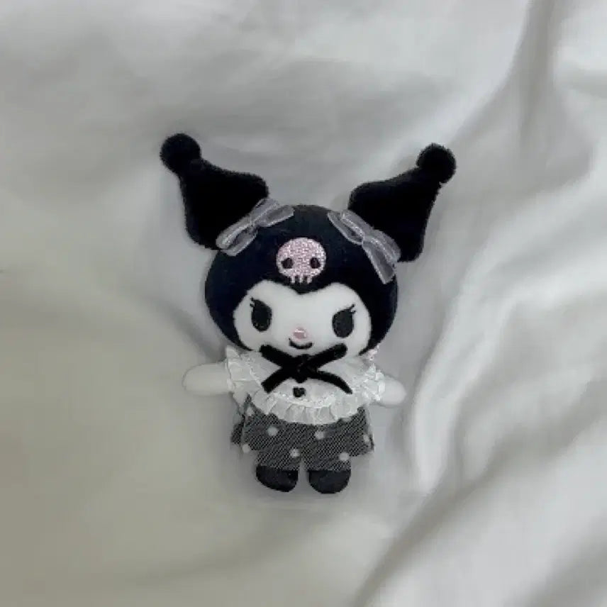 [SOLD OUT] 산리오 쿠로미 스위트파티 마스코트 브로치 인형뱃지
