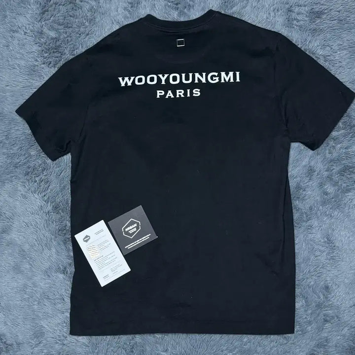 [SOLD OUT] [25-26년식/46]우영미 백로고 반팔 블랙