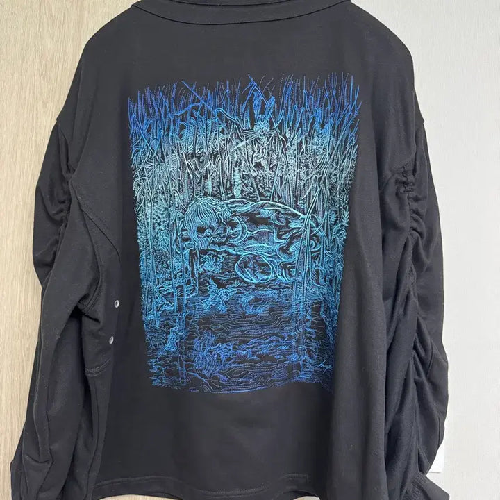 [BUNJANG] Songzio Narcissus Embroidered High-Neck Sweatshirt / 송지오 나르시스 자수 하이넥 맨투맨