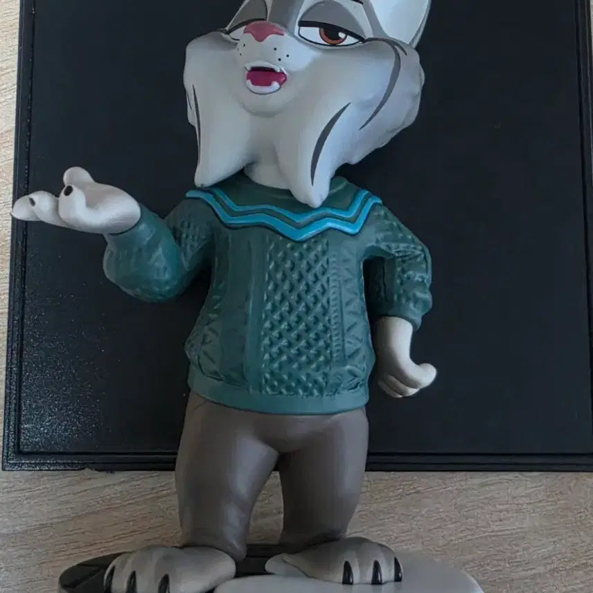 [BUNJANG] Popmart Zootopia Officer Hopps Figure / 주토피아 팝마트 포버트 피규어