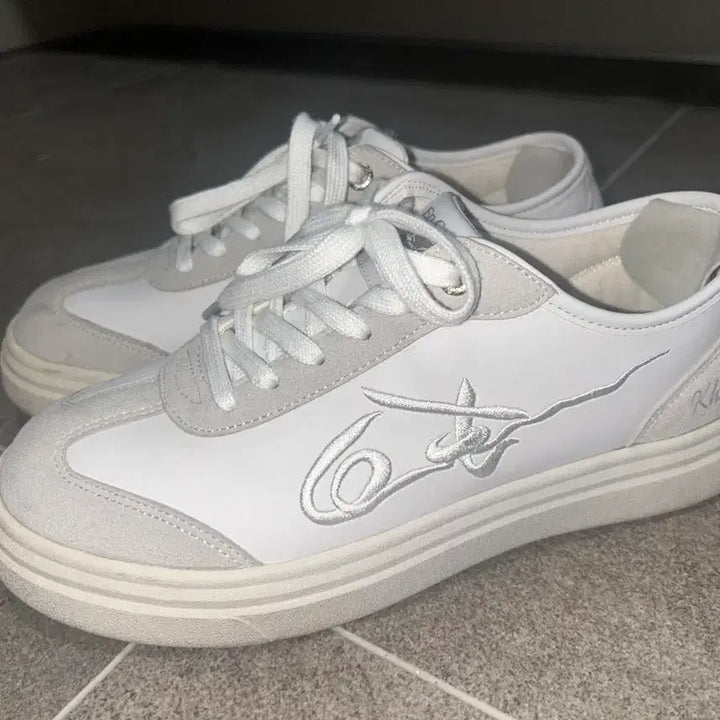 [BUNJANG] Uncarry Khan White Sneakers / 언코리 칸 화이트 운동화