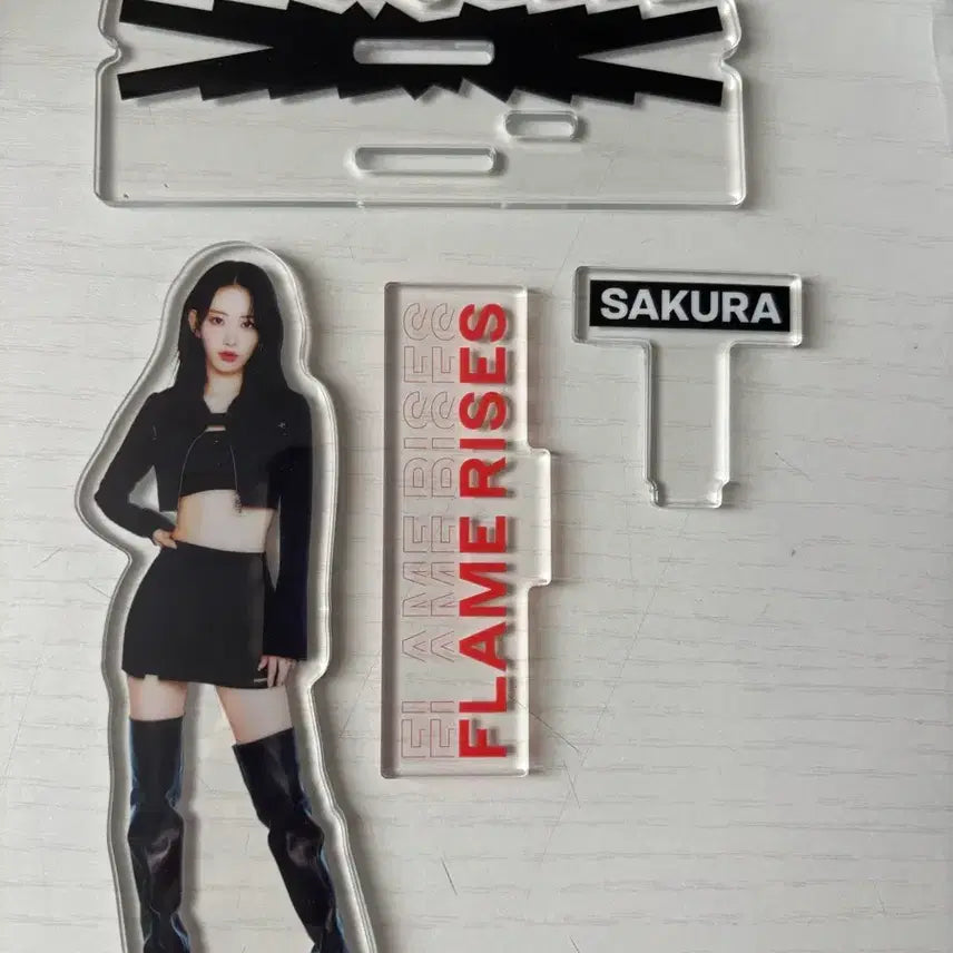 [BUNJANG] LE SSERAFIM Sakura Acrylic Stand / 르세라핌 콘서트 사쿠라 아크릴 판매