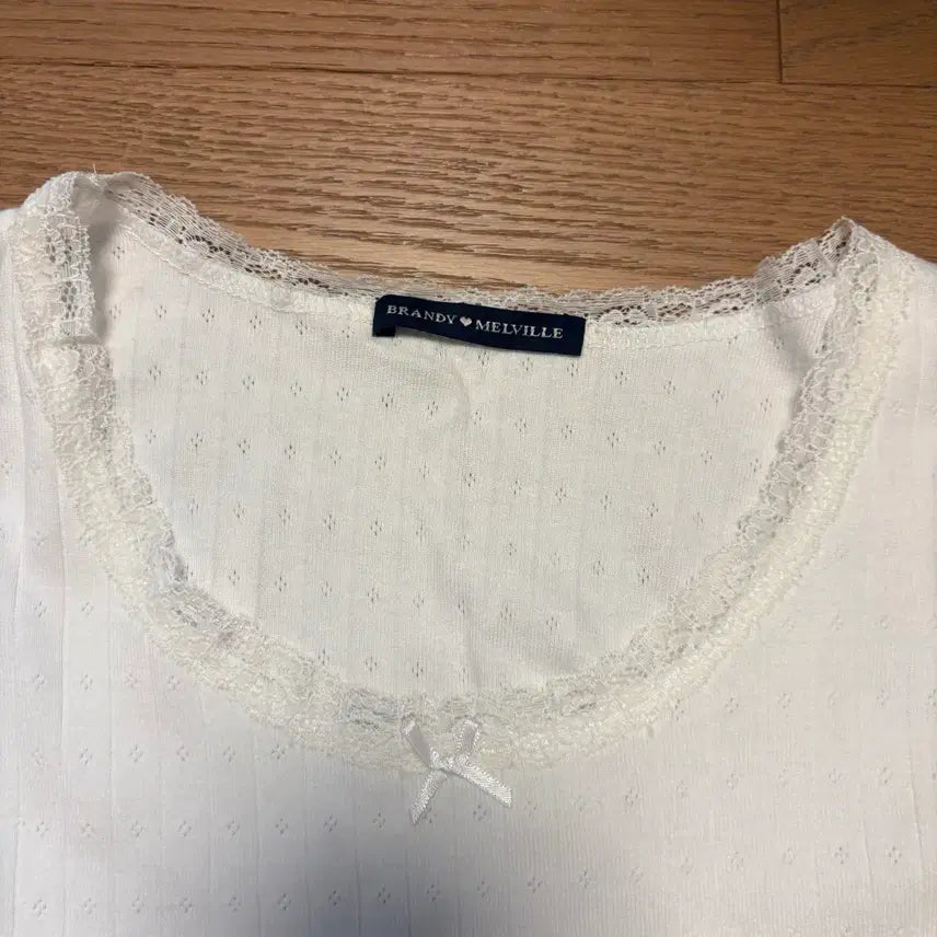[SOLD OUT] 브랜디멜빌 화이트 레이스 brandy melville lace top