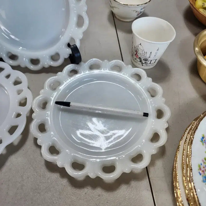 [BUNJANG] USA Filigree Milk Glass Vase 21cm / USA 투각 밀크글라스 지름21cm1개에15000원