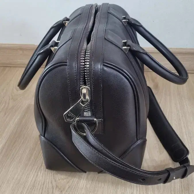 [SOLD OUT] 지방시 루크레지아 토트백