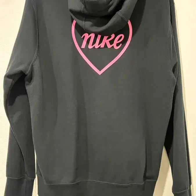 [BUNJANG] Nike Black Hooded Sweatshirt with Pink Swoosh Logo / 나이키 후드