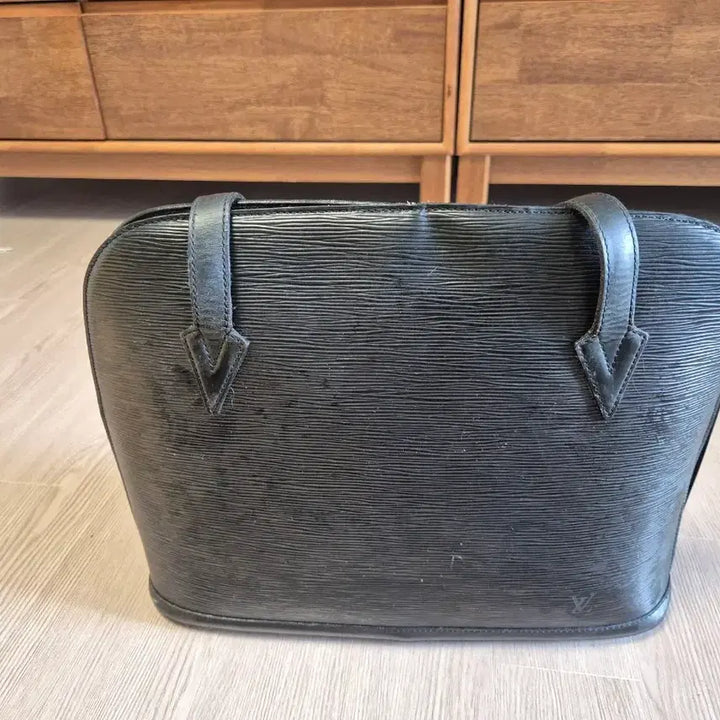 [SOLD OUT] 정품 루이비통 에피 블랙 숄더백