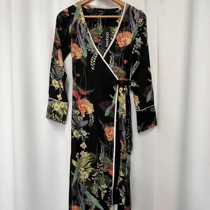[SOLD OUT] Boohoo 블랙 플라워 패턴 로브 원피스