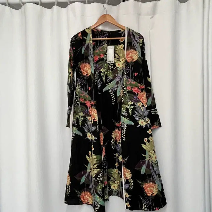 [SOLD OUT] Boohoo 블랙 플라워 패턴 로브 원피스