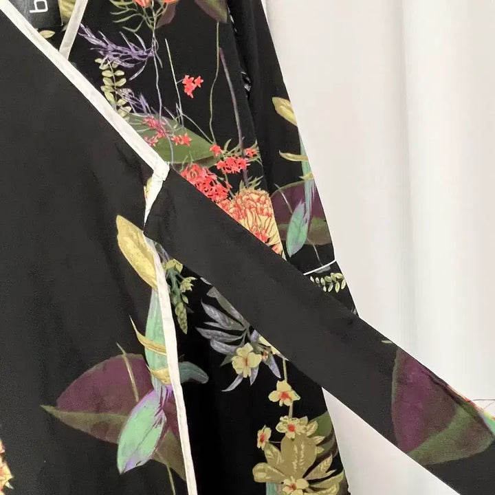 [SOLD OUT] Boohoo 블랙 플라워 패턴 로브 원피스