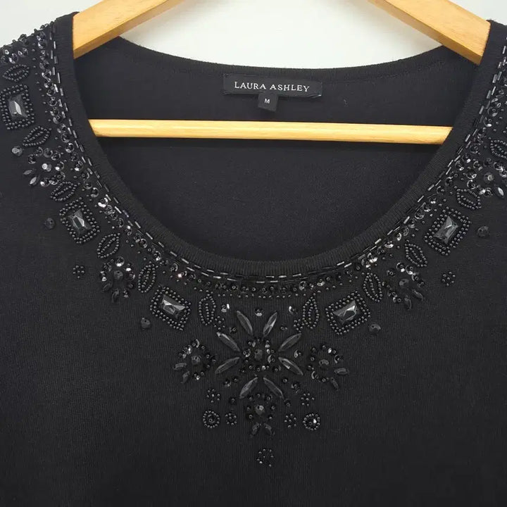 [BUNJANG] 로라애슐리 블랙 비즈 장식 니트 [B20636] / 로라애슐리 블랙 비즈 장식 니트 [B20636]