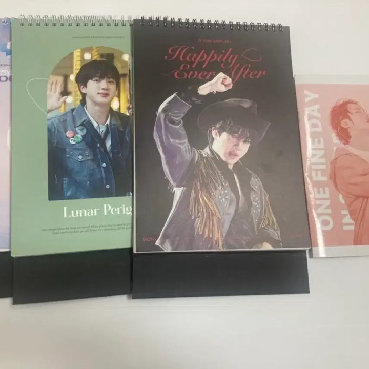 [BUNJANG] BTS Jin Calendar and Mini Photobook Bundle Set / 방탄 진 달력 미니 포토북 일괄