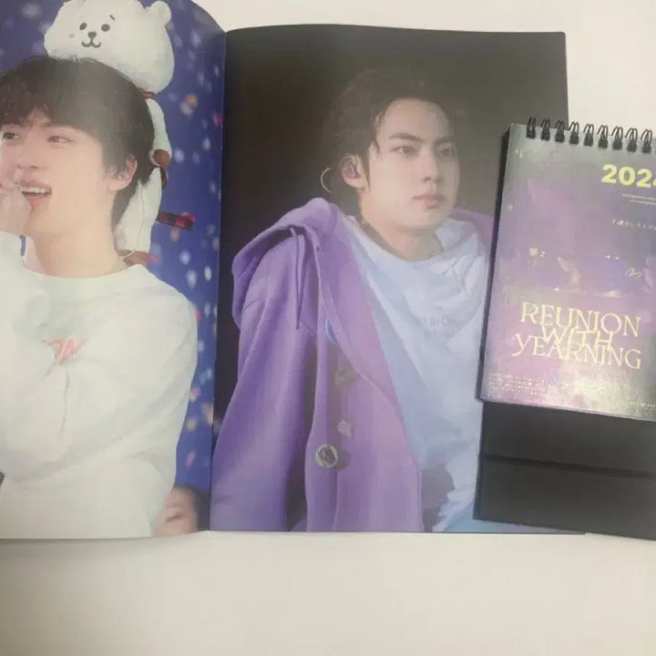 [BUNJANG] BTS Jin Calendar and Mini Photobook Bundle Set / 방탄 진 달력 미니 포토북 일괄