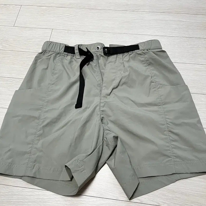 [BUNJANG] Columbia Nylon Mint Shorts / 콜럼비아 나일론 반바지