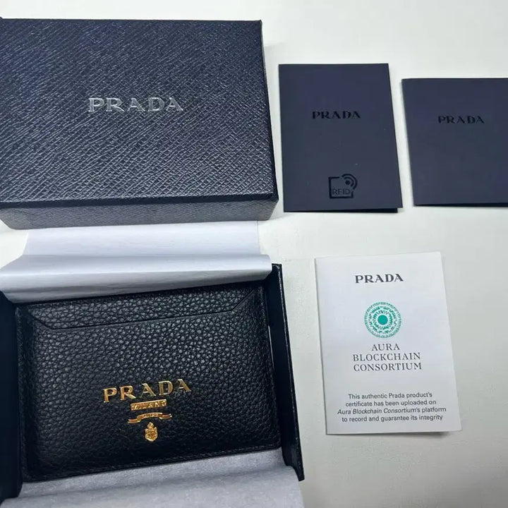 [SOLD OUT] (새상품)프라다 비텔로 그레인 레더 카드홀더 블랙