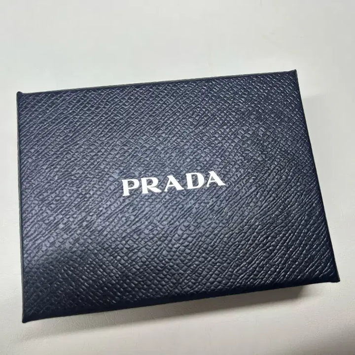 [SOLD OUT] (새상품)프라다 비텔로 그레인 레더 카드홀더 블랙