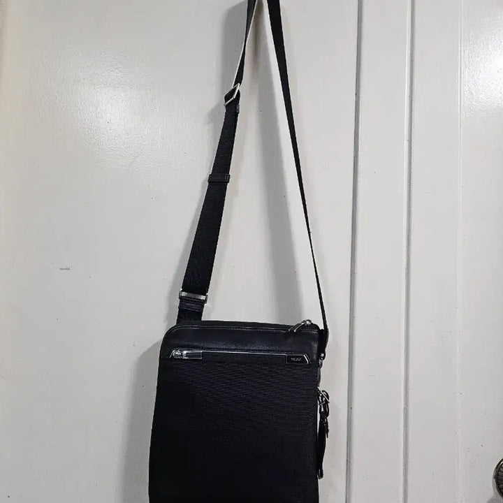 [SOLD OUT] TUMI 남성 크로스백