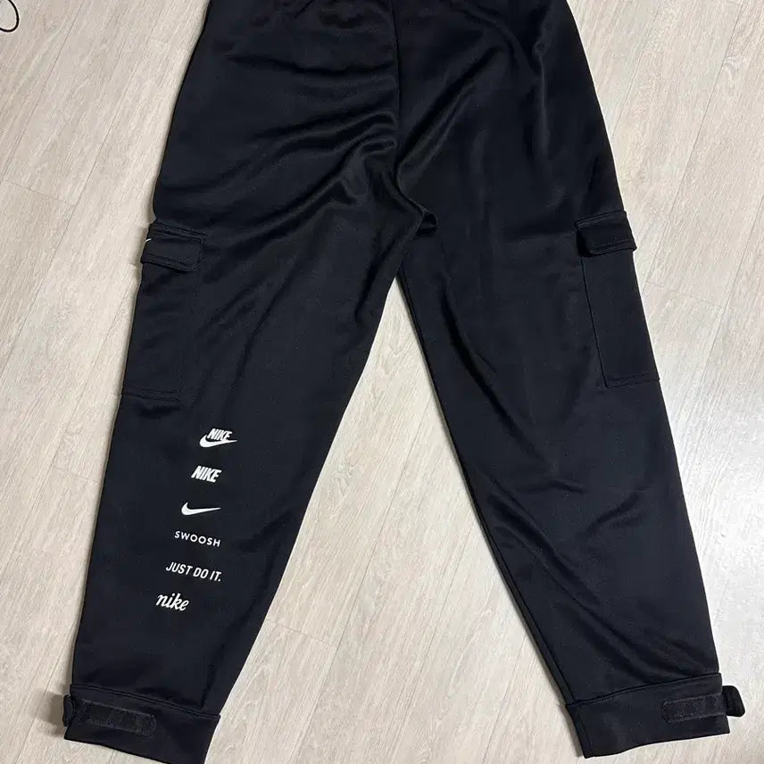 [BUNJANG] Nike Swoosh Utility Pocket Jogger Pants Black / 나이키 스우시 유틸리티 포켓 조거 블랙