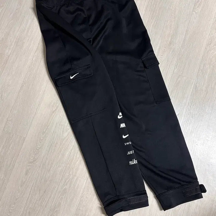 [BUNJANG] Nike Swoosh Utility Pocket Jogger Pants Black / 나이키 스우시 유틸리티 포켓 조거 블랙