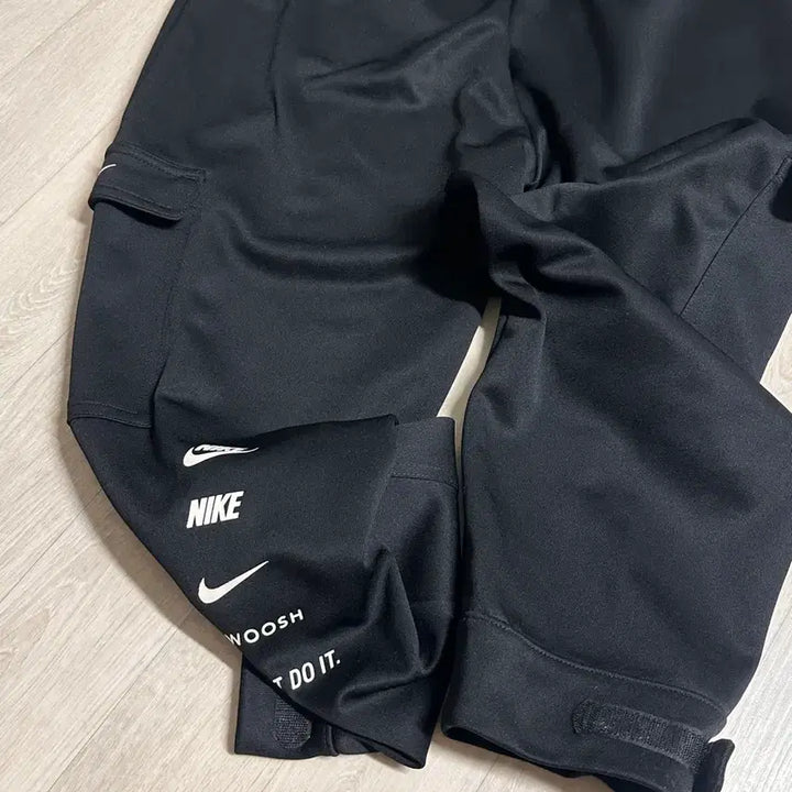 [BUNJANG] Nike Swoosh Utility Pocket Jogger Pants Black / 나이키 스우시 유틸리티 포켓 조거 블랙