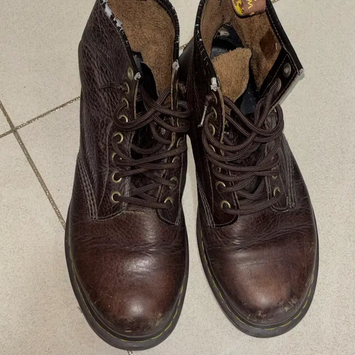 [BUNJANG] Dr. Martens 1460 8-Hole Brown Boots / [260] 닥터마틴 1460 8훌 브라운 워커 부츠