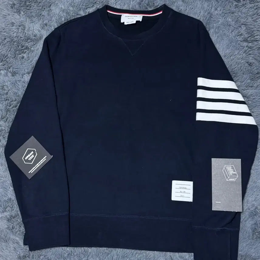 [SOLD OUT] [24-25년식/4]톰브라운 사선완장 맨투맨