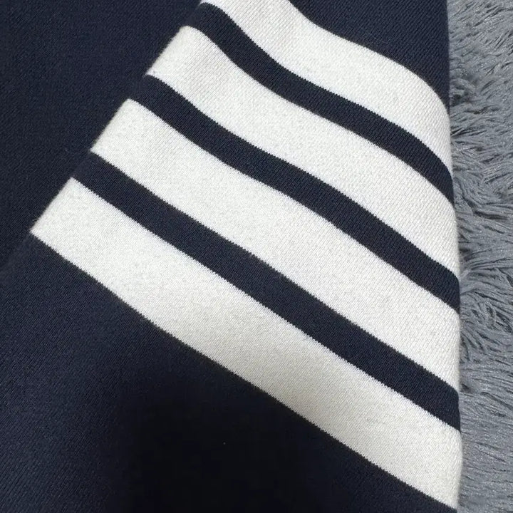 [SOLD OUT] [24-25년식/4]톰브라운 사선완장 맨투맨