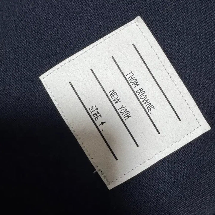 [SOLD OUT] [24-25년식/4]톰브라운 사선완장 맨투맨