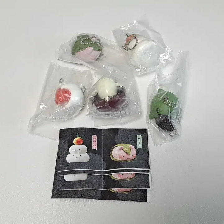 [BUNJANG] Chapsal-tteok Mochi Ghost 5 Types Gacha Figure Set / 찹쌀떡 모찌 귀신 5종 일괄 가챠 피규어 캡슐토이