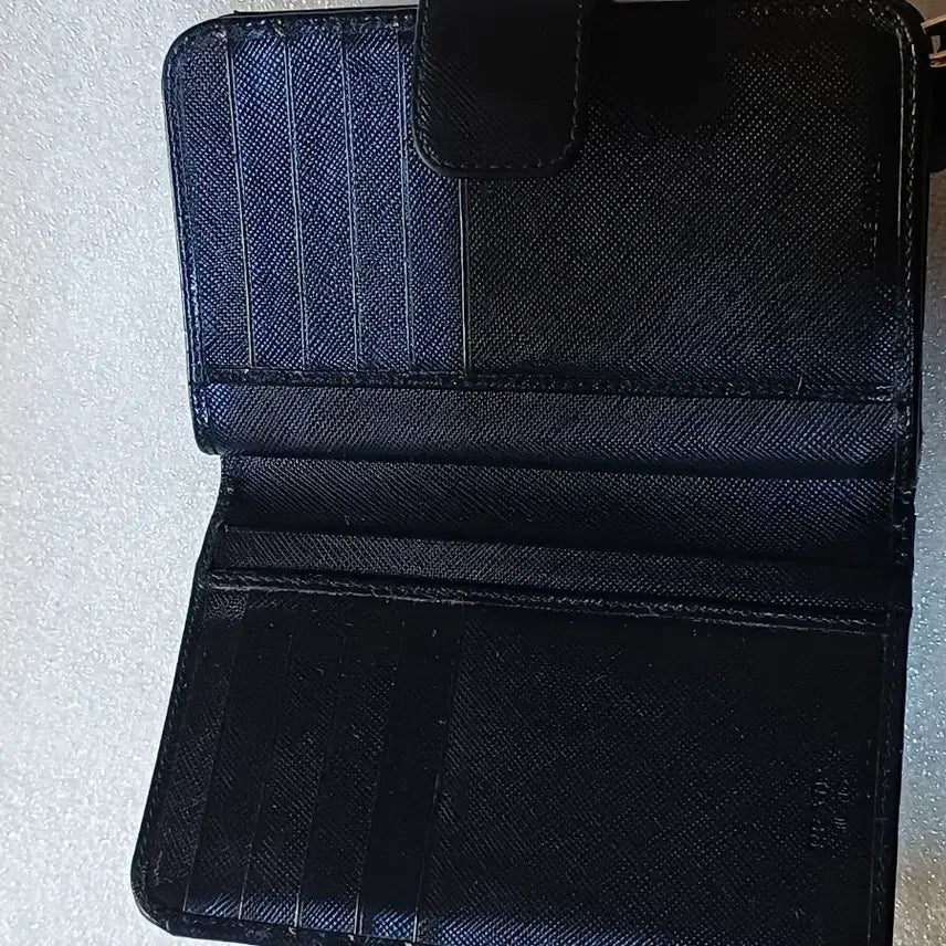 [SOLD OUT] (정품 구매이력 포함) 프라다 사피아노 블랙 반지갑