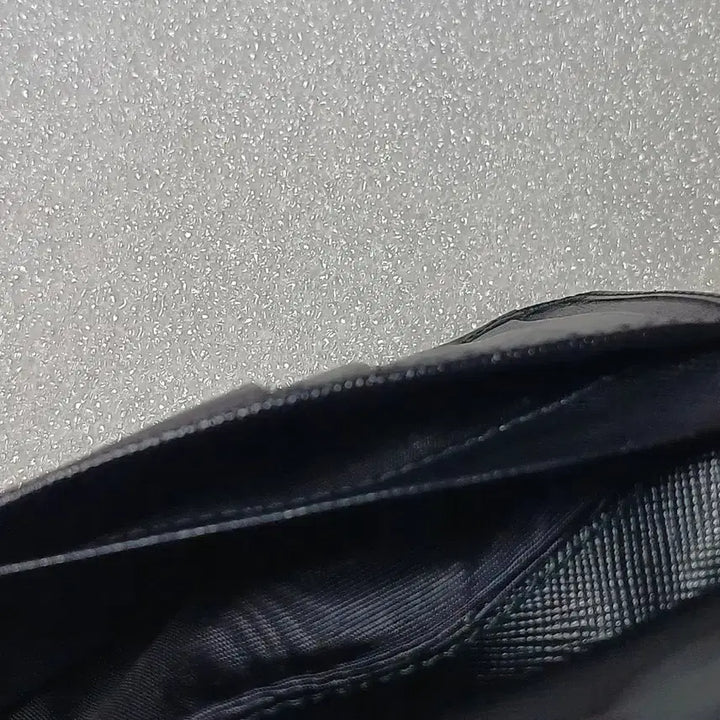 [SOLD OUT] (정품 구매이력 포함) 프라다 사피아노 블랙 반지갑