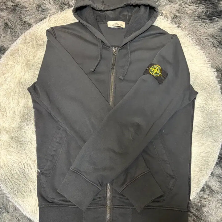 [SOLD OUT] [새상품급]스톤아일랜드 후드집업 블랙 M